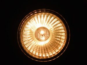 Tại sao cần đèn xe nâng- có những loại đèn nào?