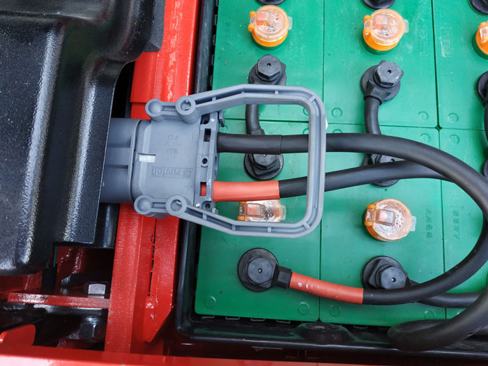 Hướng dẫn bạn cách: thay pin cho xe nâng điện